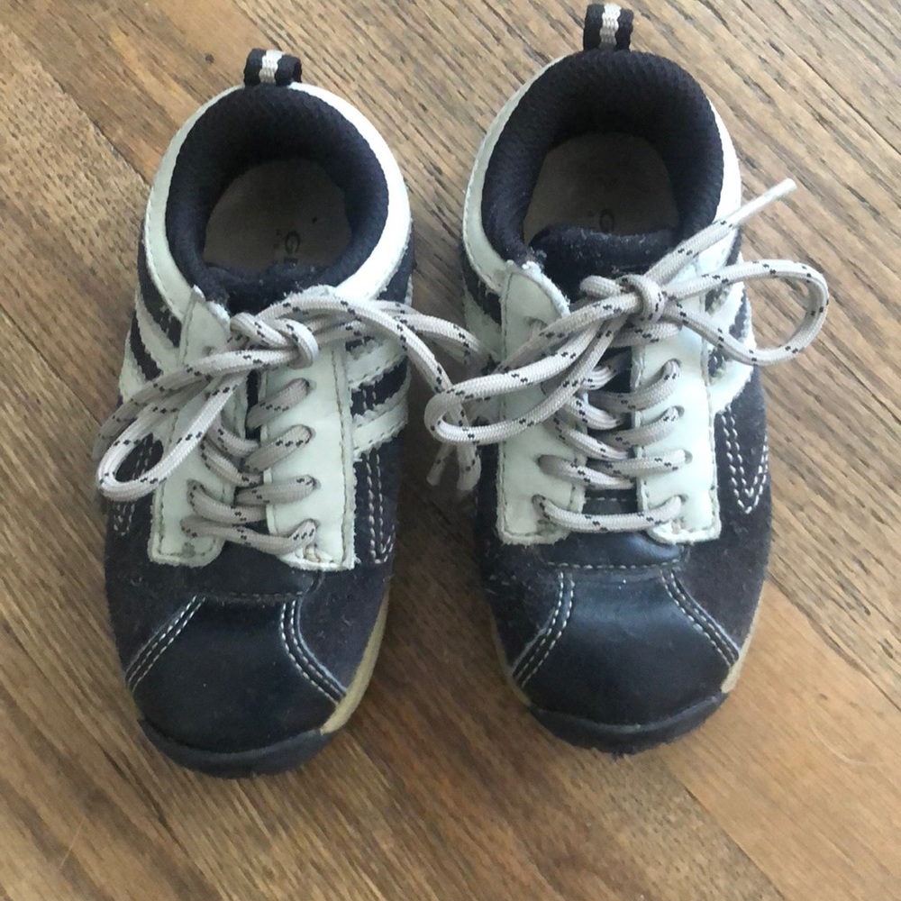 Geox leather/suede toddler lace shoe size 7. With side stripes